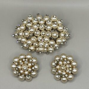 Vintage Elegant Pearl and Crystal Brooch Clip earrings Jewelry Set